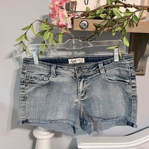 Le Ashley Low Rise Denim jean Shorts Womens 9